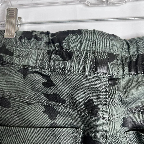 BEVY FLOG Camouflage Skinny Pants - Picture 7 of 12